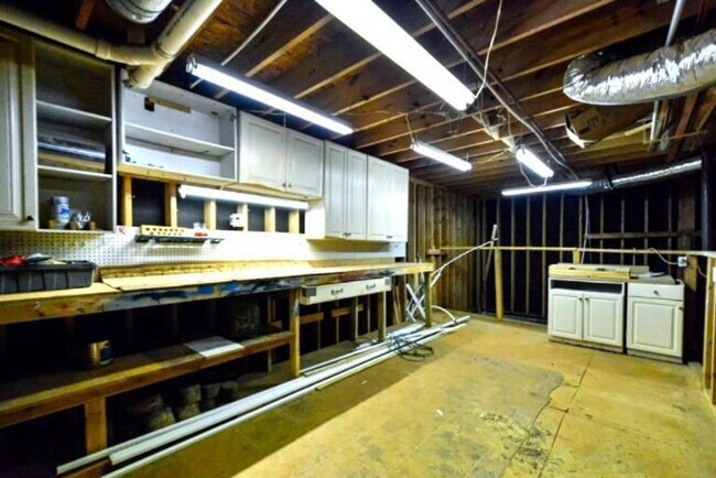 Building Photo - 114 Due W St