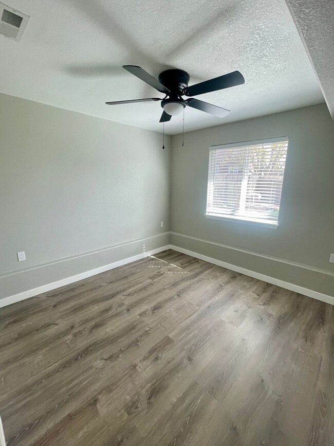 Building Photo - Lovley 3 bedroom home located in Steston H...