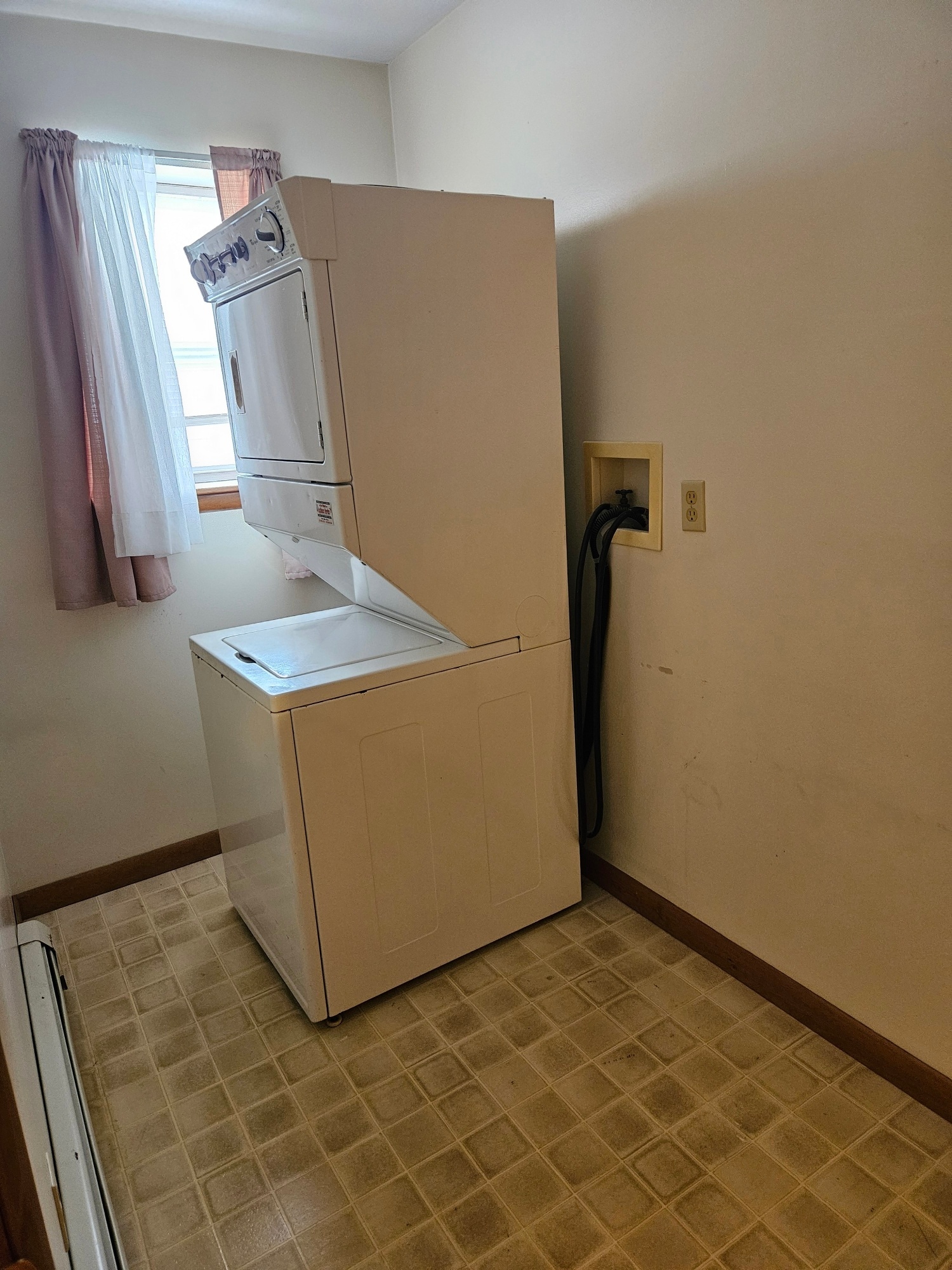 Washer/Dryer - 138 W Utica St