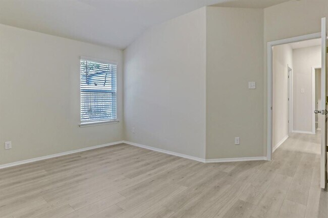 Building Photo - 3902 Crockett Ave