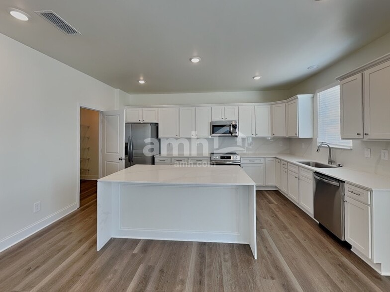 Building Photo - 3515 Shane Hill Rd SW