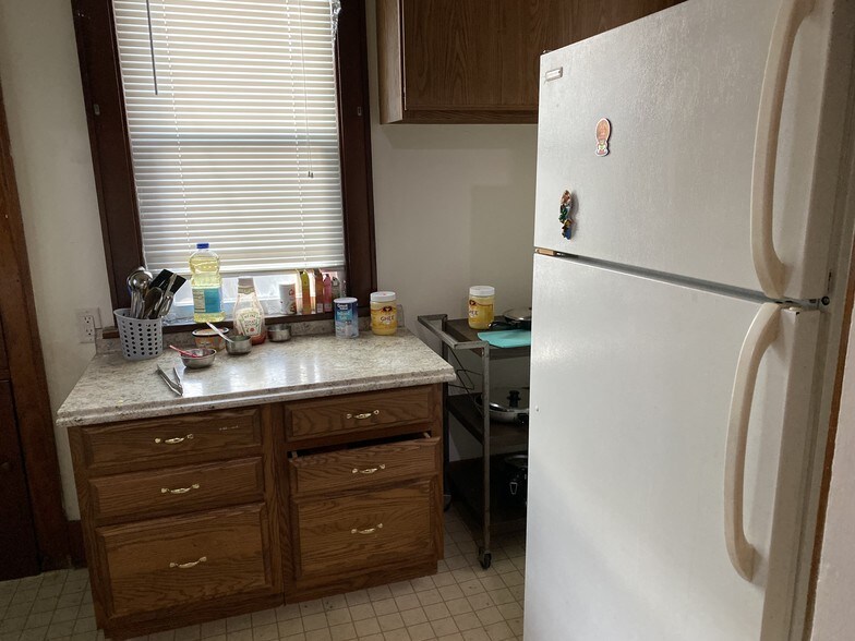 Building Photo - 112 S Mills St