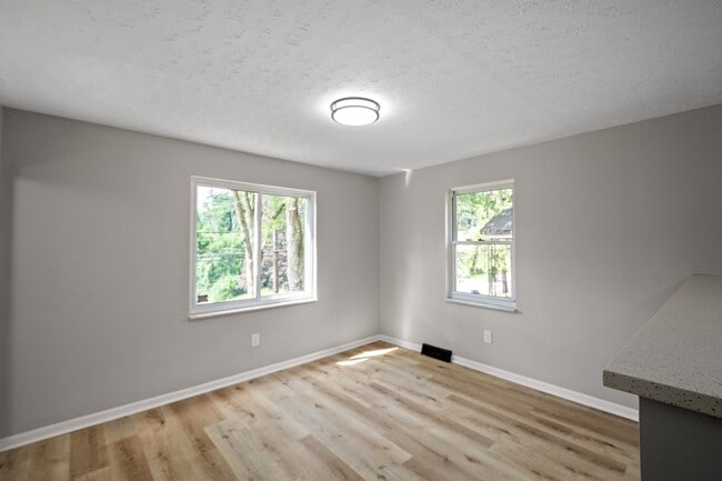 Building Photo - Stunning 3 bedroom home in Penn Hills avai...