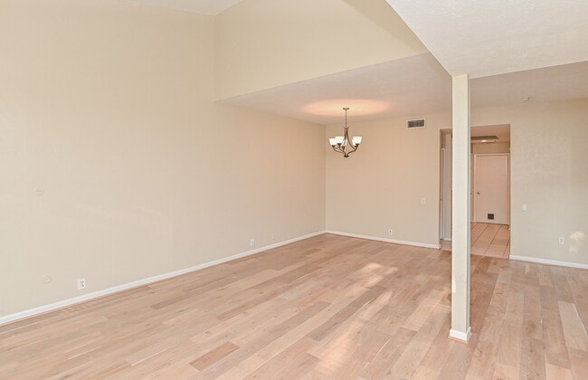 Building Photo - 1619 Prairie Mark Ln