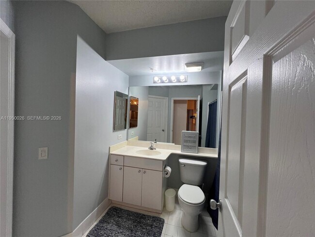 Building Photo - 17150 N Bay Rd