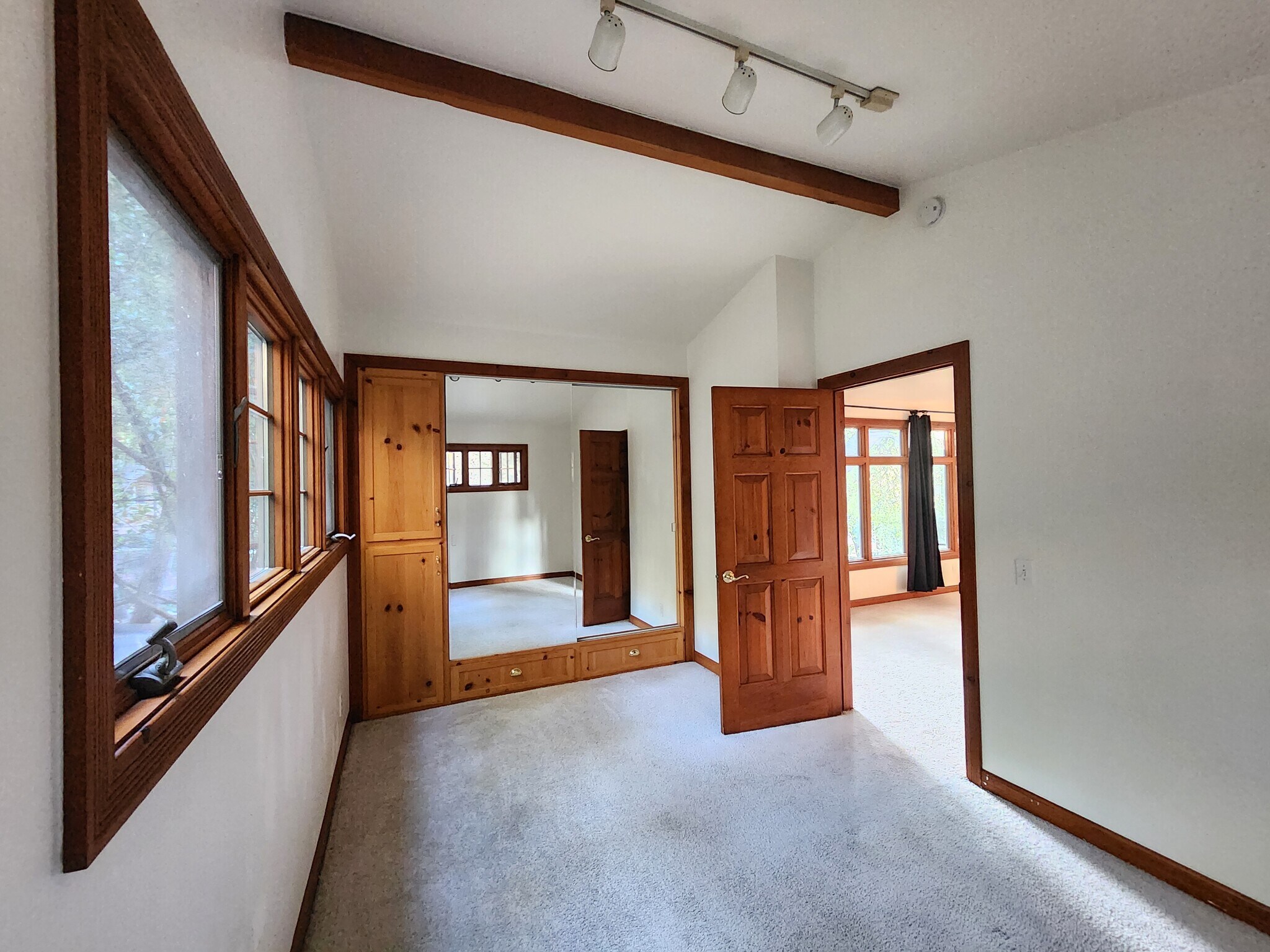 Building Photo - 9710 Mistletoe Rd