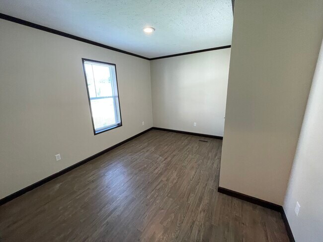 Building Photo - 5 Sparrow Hill Dr