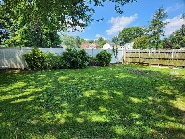 Building Photo - 1023 Lawnton Ter