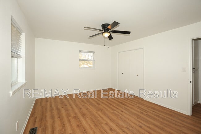 Building Photo - 2842 N Loxley Ave