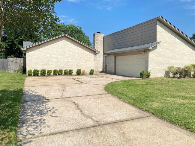 Building Photo - 323 Maybrook Dr