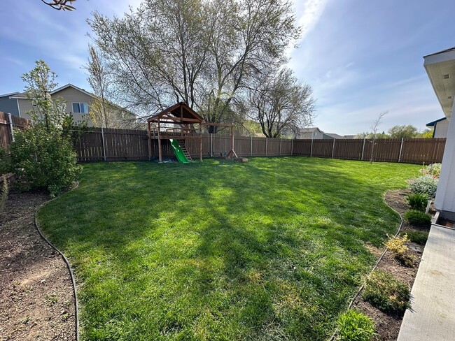 Building Photo - Beautiful 3/2 Home With Backyard Oasis!