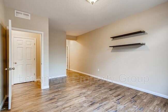 Building Photo - 804 Summer Hawk Dr