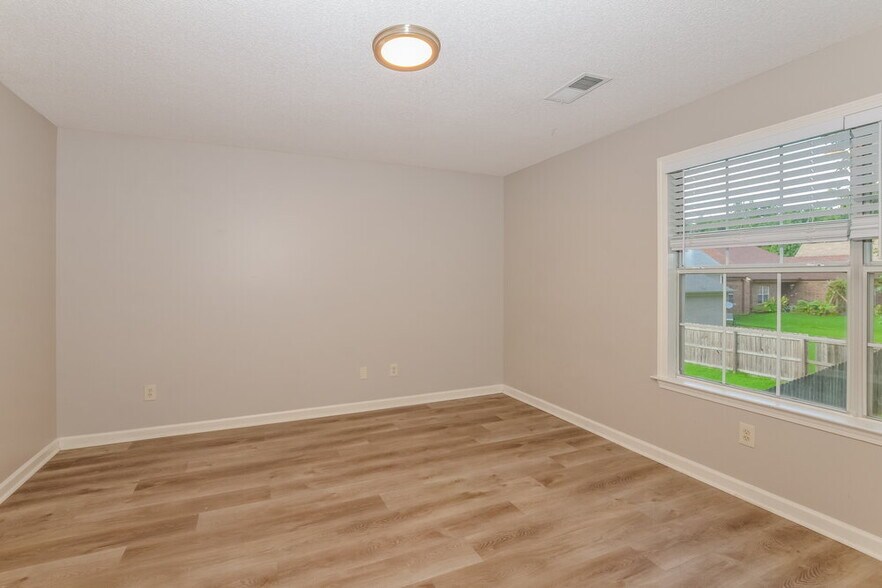 Building Photo - 1140 Casentino St