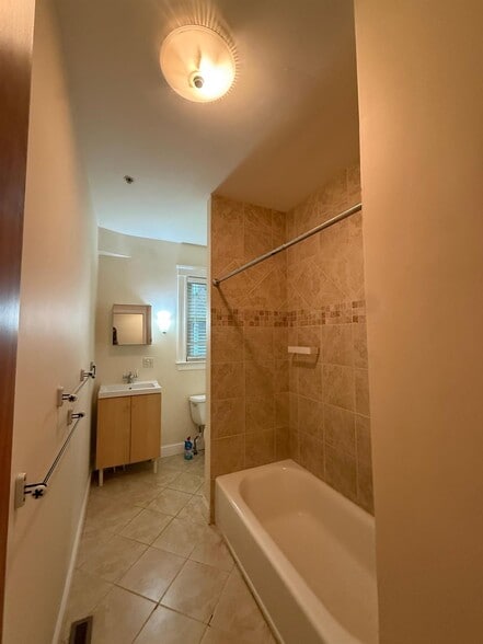 Building Photo - 6 Giles Park