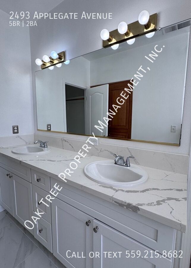 Building Photo - 2493 Applegate Ave