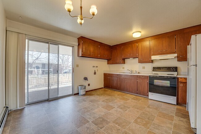 Building Photo - Dotsero1605 (BR-LN)