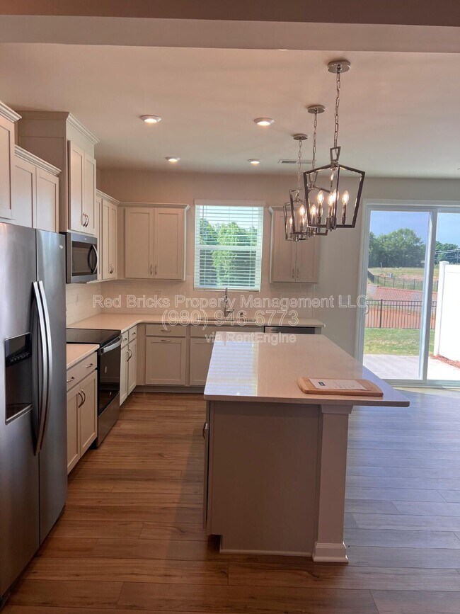 Building Photo - 5108 Carrick St