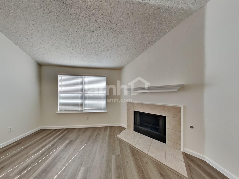 Building Photo - 11141 Pleasant Wood Ln
