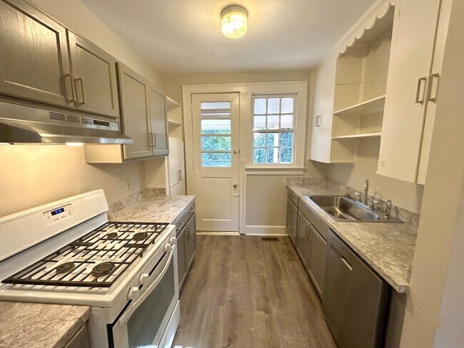 Building Photo - 132 Oak Haven Ave