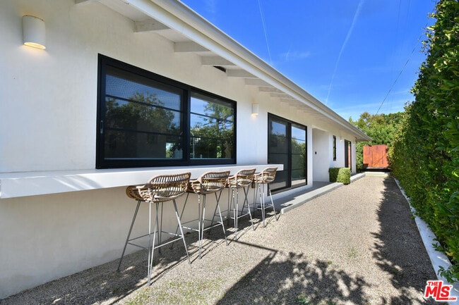 Building Photo - 2145 Linda Flora Dr