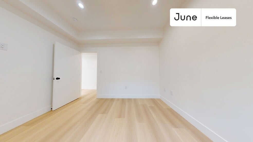 Building Photo - 1321 N June St