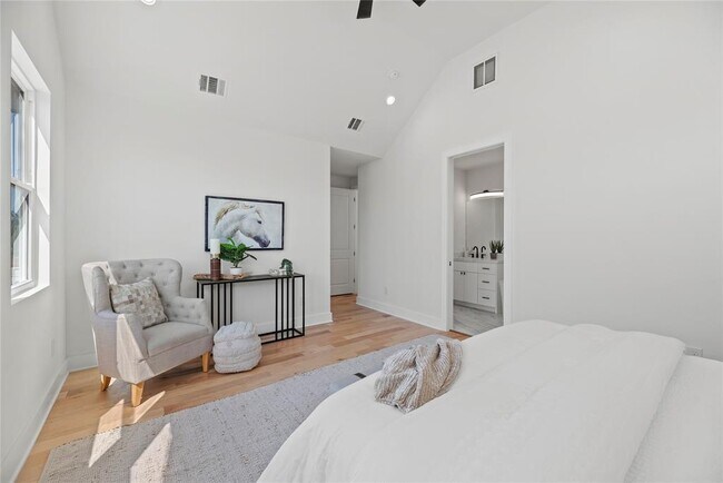 Building Photo - 424 Sikes St
