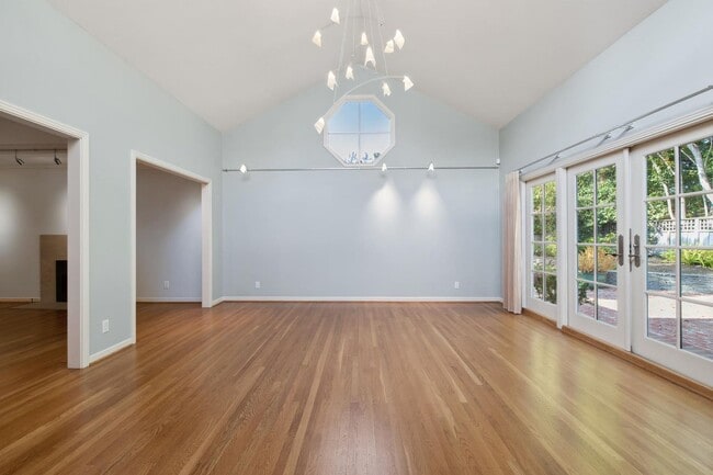 Building Photo - Charming 3-Bedroom Home with Office in desirable Old Palo Alto neighborhood Avail Feb 7th