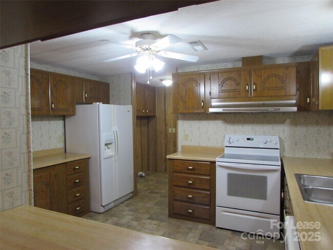 Building Photo - 261 Wing Dr