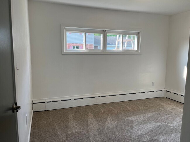 Building Photo - Spacious 5-Bedroom Home in East Cocalico T...