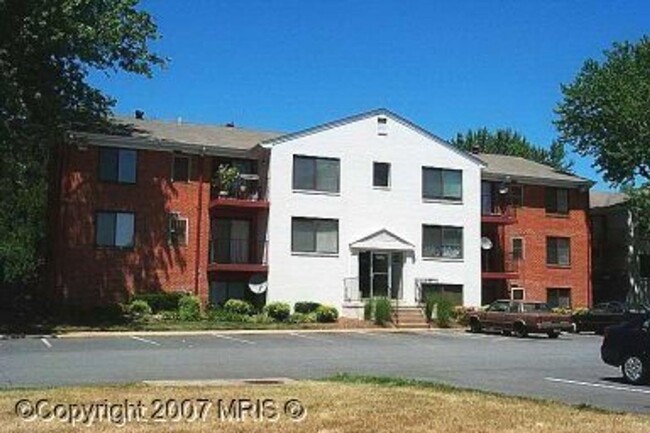 Primary Photo - Fantastic Studio Condominium with easy acc...