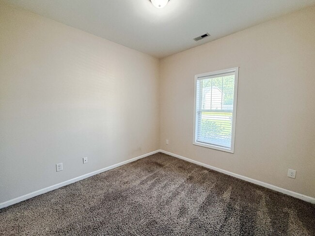 Building Photo - 728 Roanoke Drive