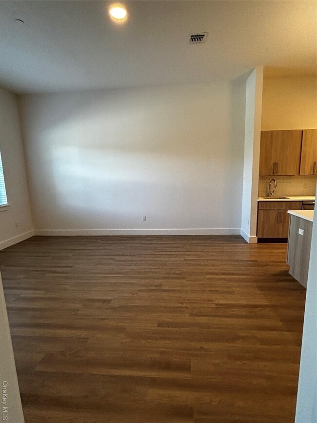 Building Photo - 4180 Sunrise Hwy