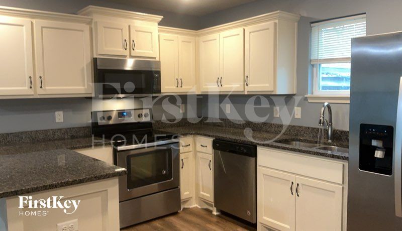 Building Photo - 5110 N Bellaire Ave