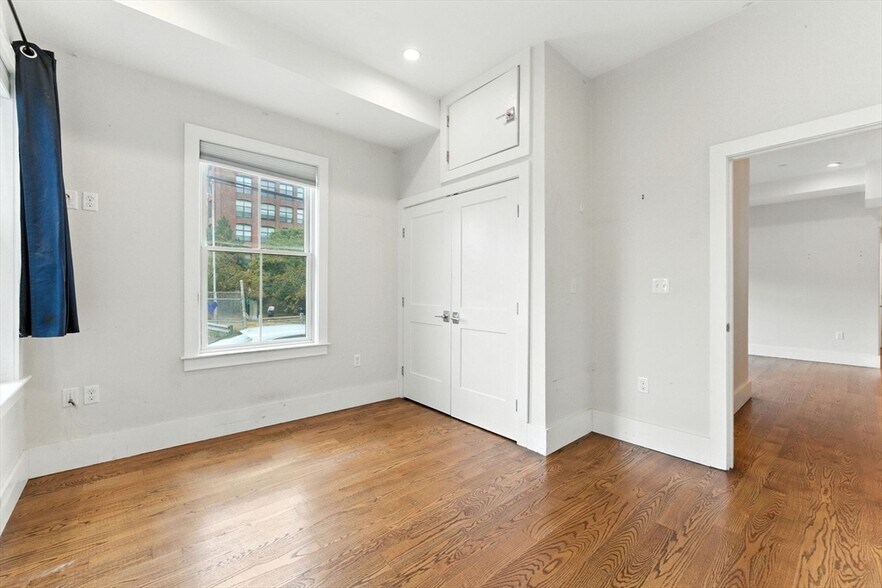 Building Photo - 65 Gove St