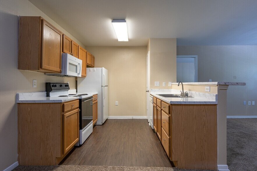 Building Photo - 811 Cloyd Dr