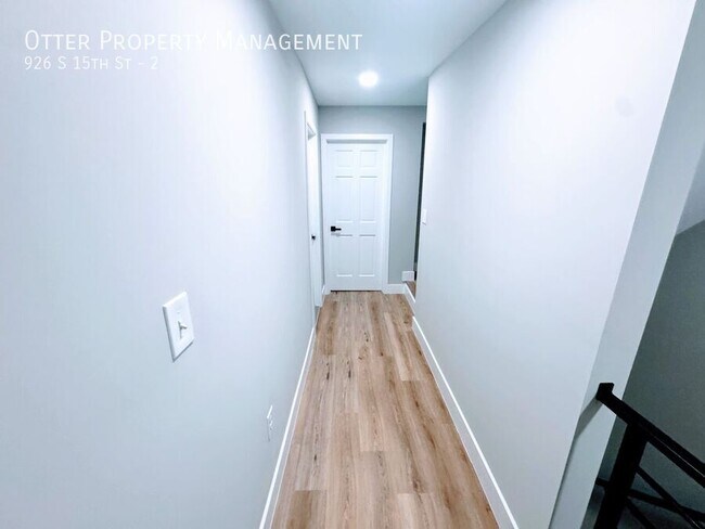 Building Photo - 926 S 15th St