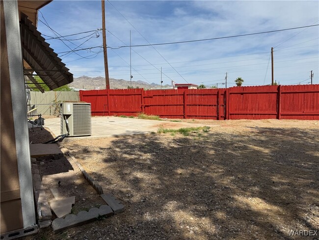 Building Photo - 615 Mead Ln