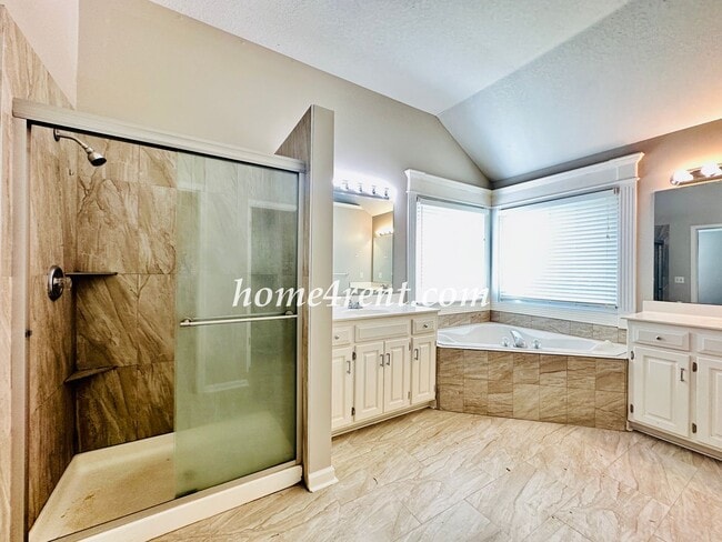 Building Photo - Blue Valley Schools, Walking Distance to Elementary School and Neighborhood Pool!
