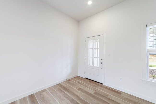 Building Photo - 4604 Estacada Dr