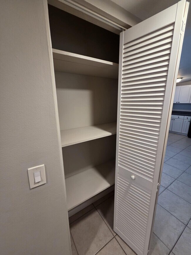 Building Photo - 3818 Everglades Rd