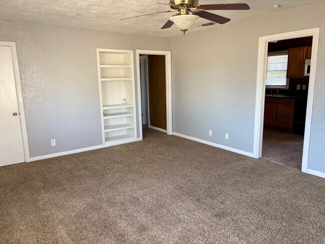 Primary Photo - 303 N Western St