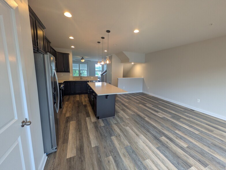 Building Photo - 1121 Lawler Dr