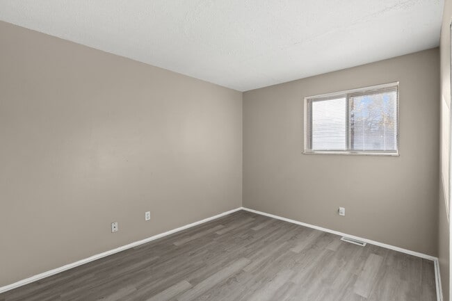 Building Photo - 695 Charvel Dr