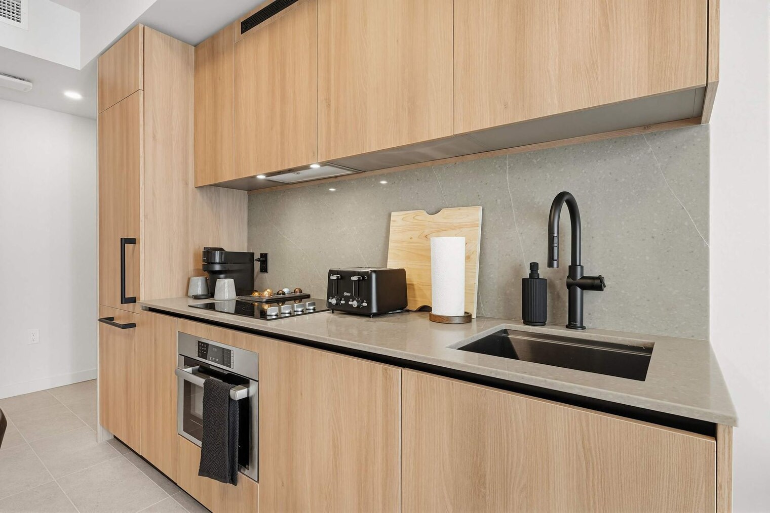 Building Photo - 121 NE 5th St