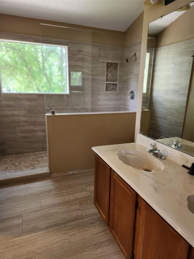 Building Photo - 14562 Oak Chase Dr