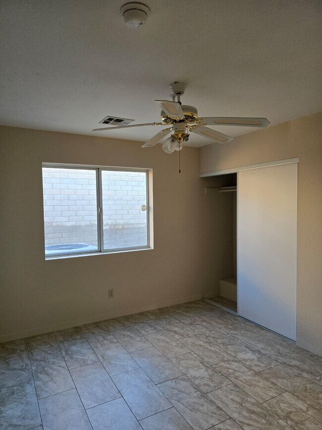 Building Photo - 9673 Vista Del Valle