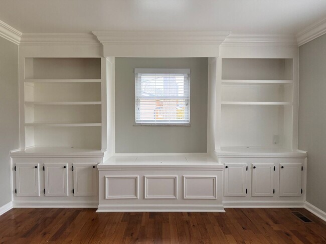 Building Photo - 3 Bedroom / 2 Bath Home for Rent – South Knoxville - Ideal for students! Close to campus!