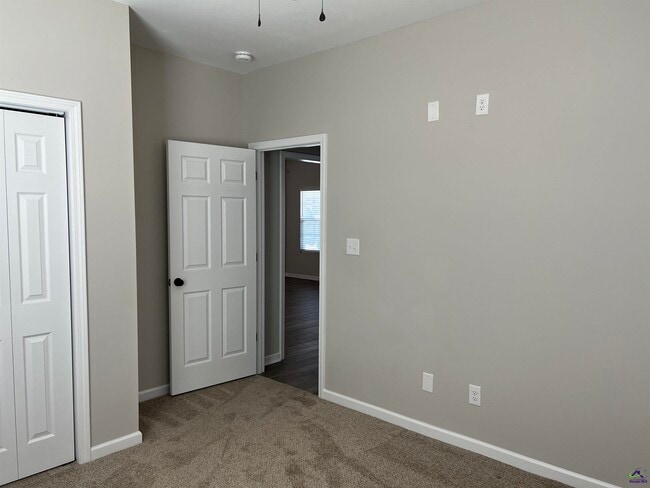 Building Photo - 99 Azalea Ave