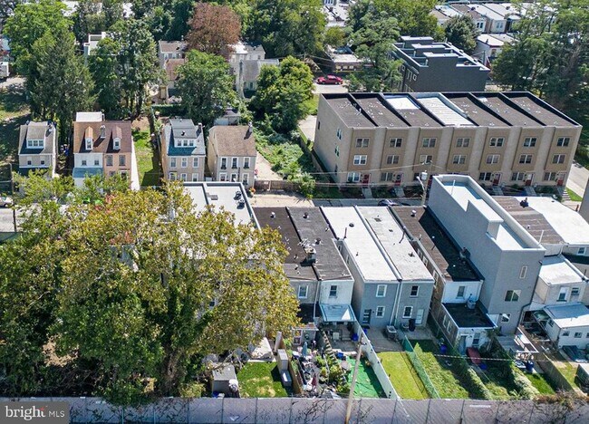 Building Photo - 129 E Phil Ellena St