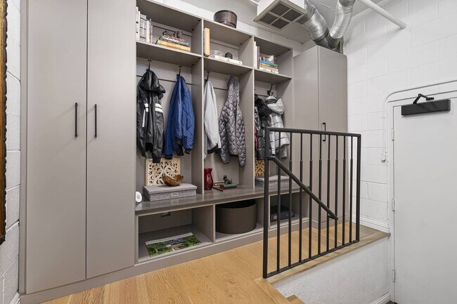 Building Photo - 2237 Century Hill